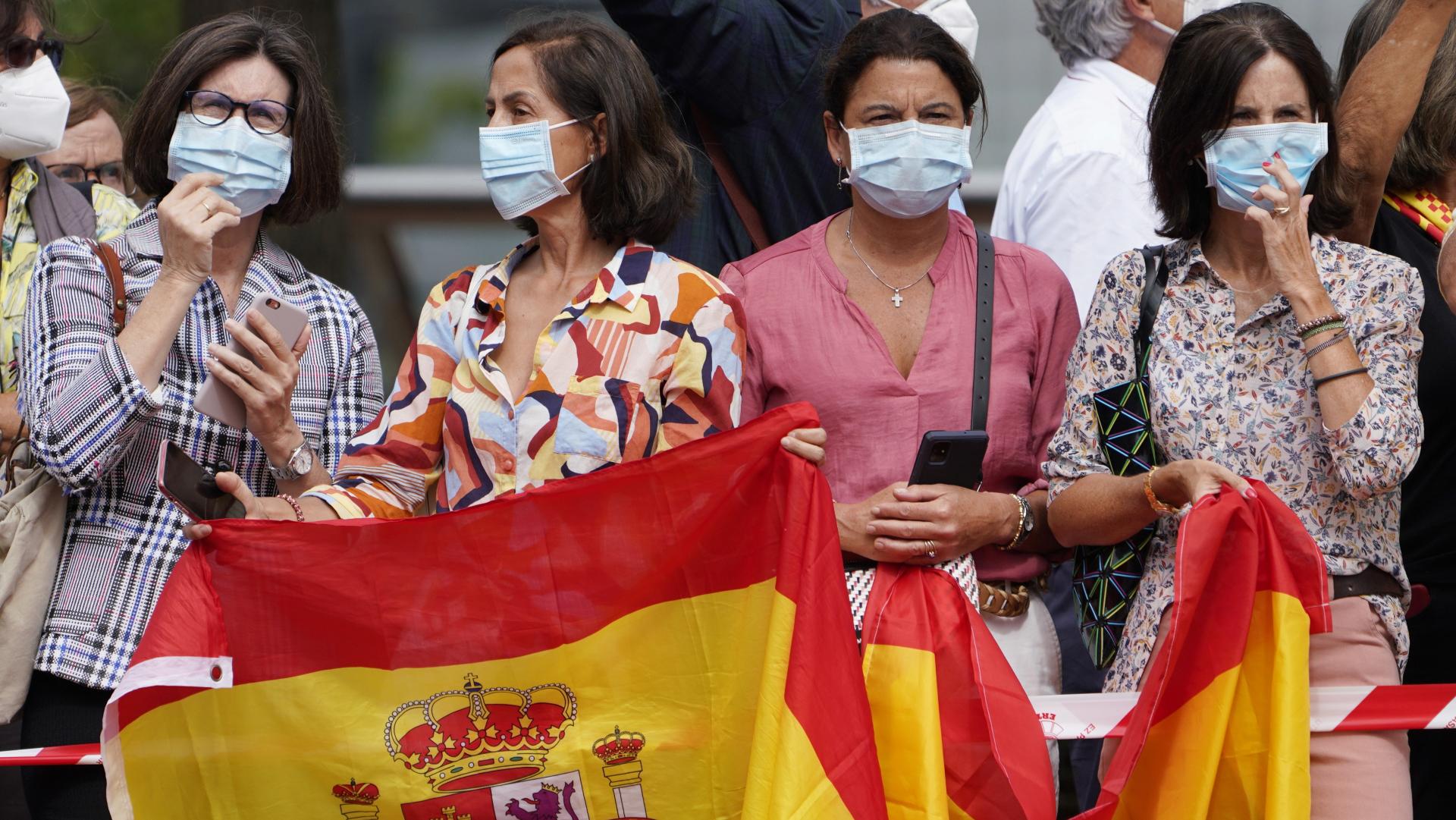Spanish citizens' mixed views on the country's face mask regulations CGTN