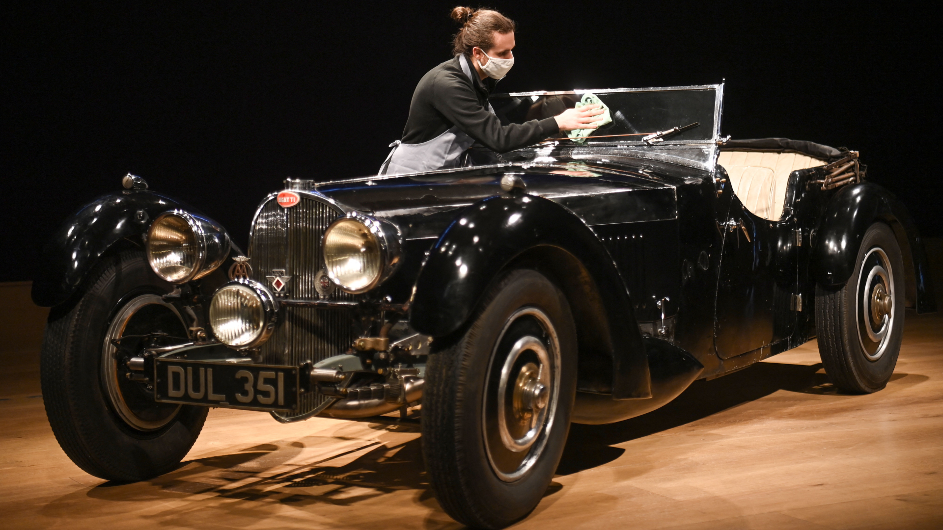 Rare 1937 Bugatti car fetches $5.67 million at London auction - CGTN
