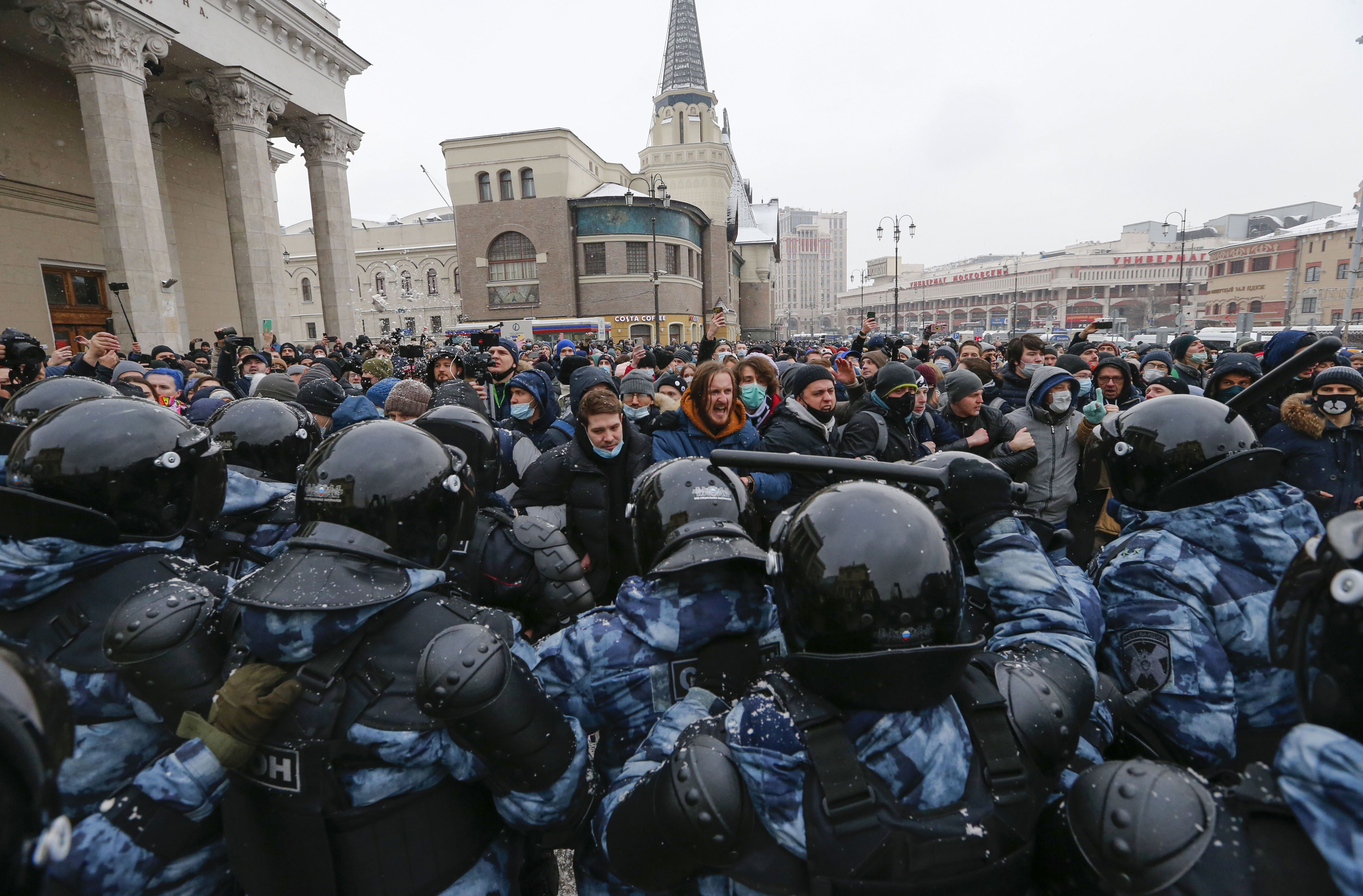 Россия хочет выйти. Митинг Навального 2021 в Москве. Протесты в России 2021 Навальный. ОМОН митинги Навального 2021.