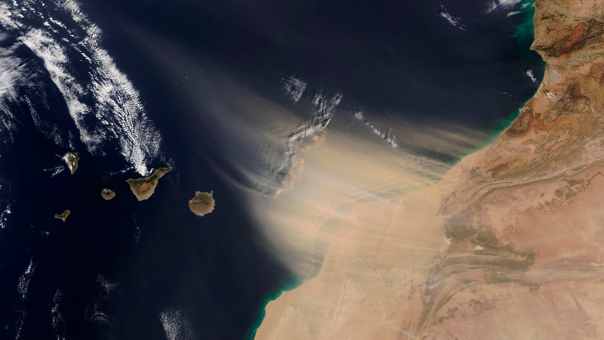 Через атлантический океан. Мост атлантик роуд норвегия. Трансатлантический перелет. Остров святой елены аэропорт. Лофотенские острова дорога.