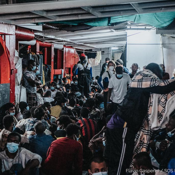 Rescue ship asks EU to help 572 migrants found in the Mediterranean - CGTN