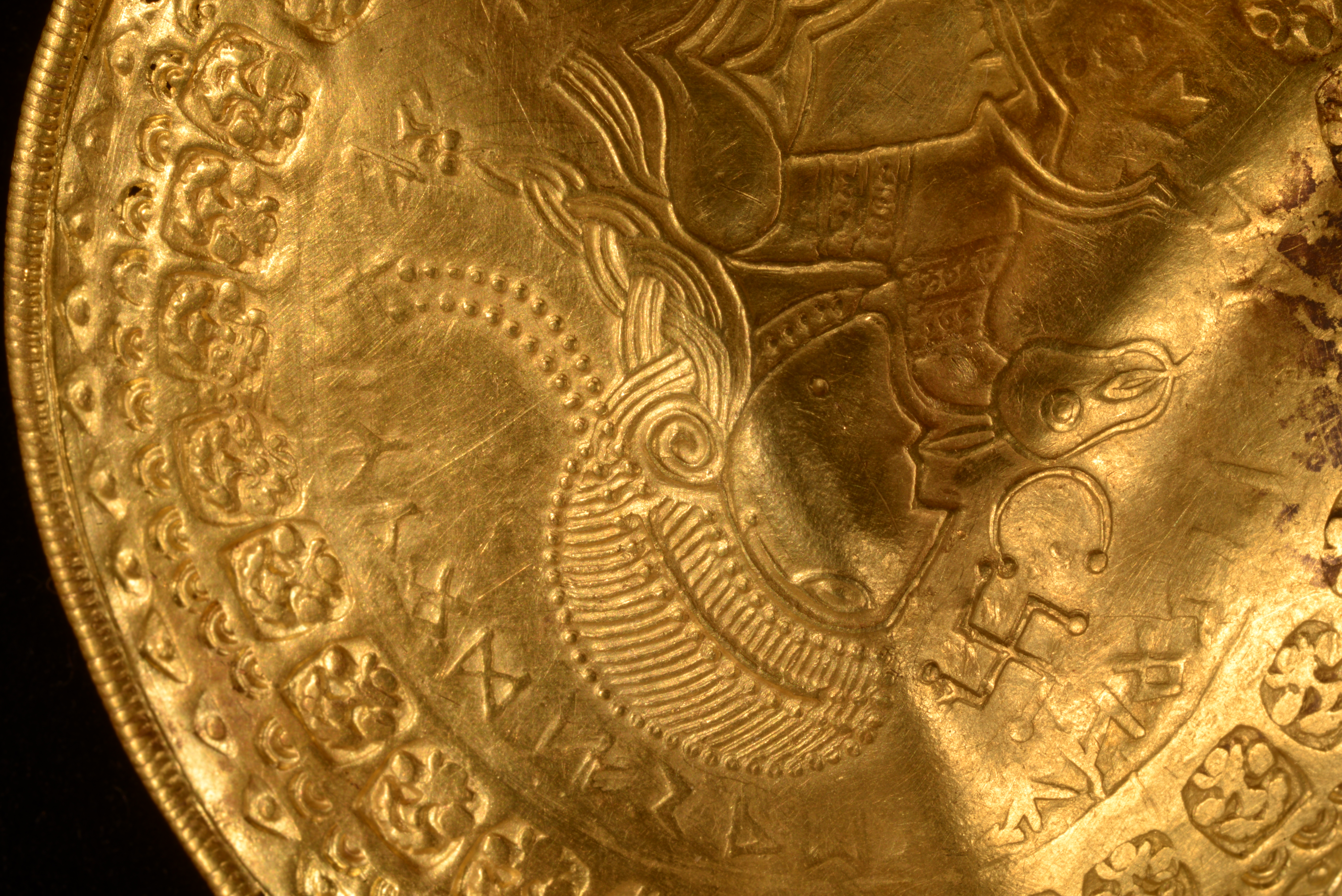 Gevoelig voor Aandringen Rauw Viking find 'one of the greatest gold treasures in Danish history' - CGTN