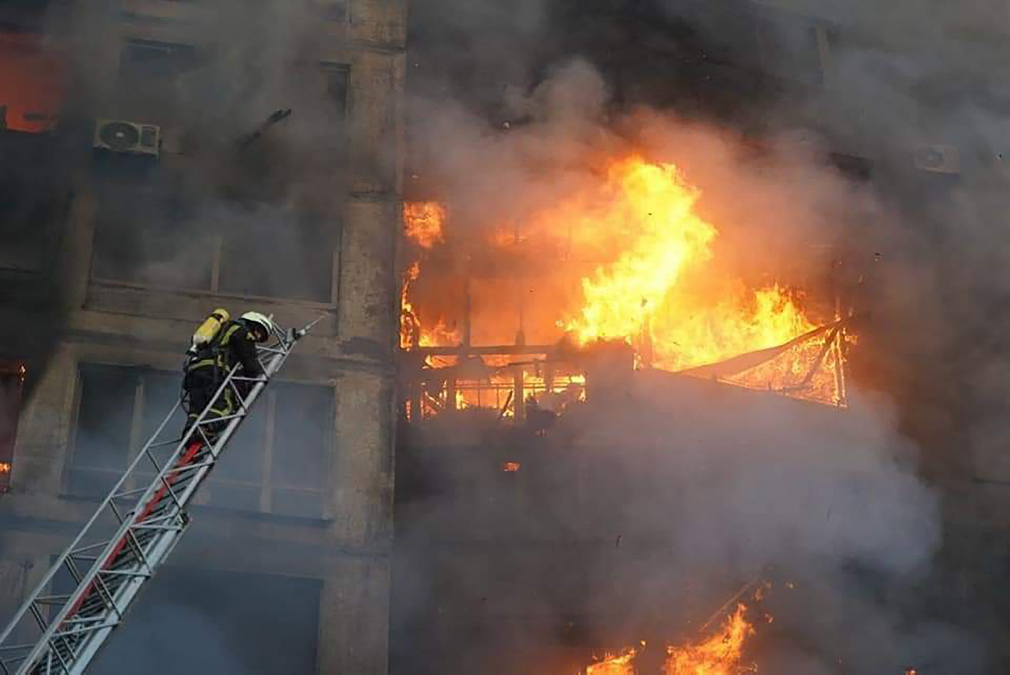 22 июня бомбежка киева. Пожар. Массовый пожар. Взрыв здания. Горящие здания.
