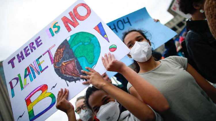 'Now or never' to curb emissions, warns latest UN climate report - CGTN