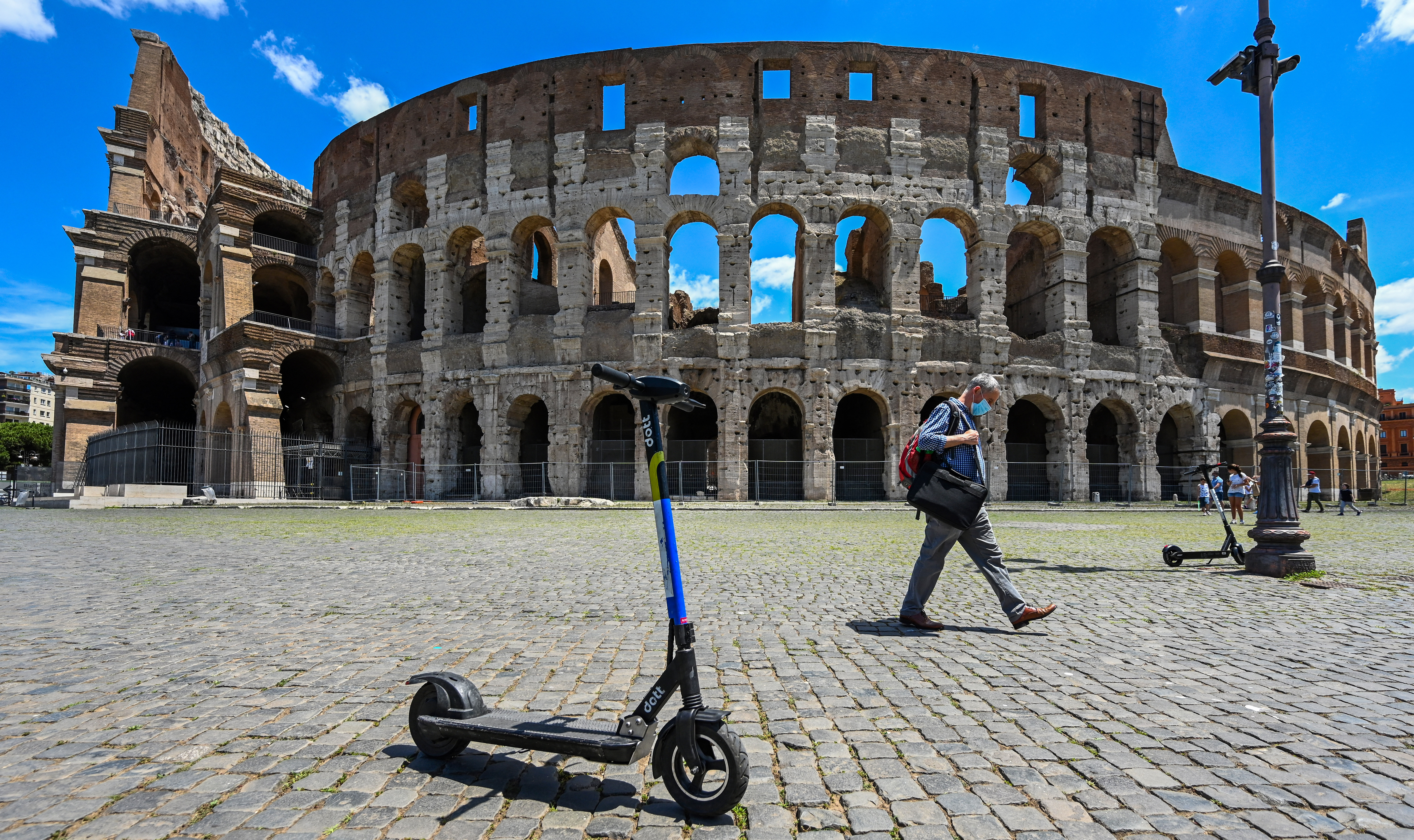 distrikt perler Skru ned E-scooter safety: What are the age and speed restrictions in Europe? - CGTN