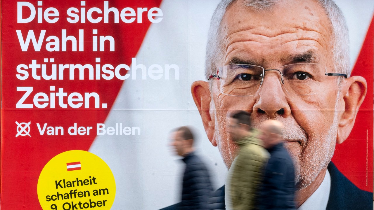 Van der Bellen has campaigned on being 'the safe choice in stormy times.' /Joe Klamar/AFP
