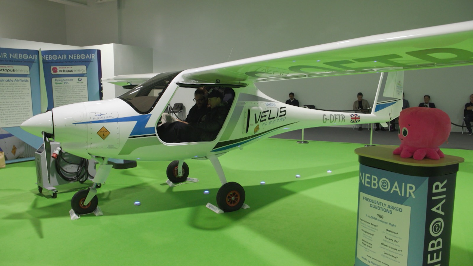 Electric planes are just one of the answers to being offered on the question of the global energy crisis at London's first Climate Tech Show. /CGTN Europe