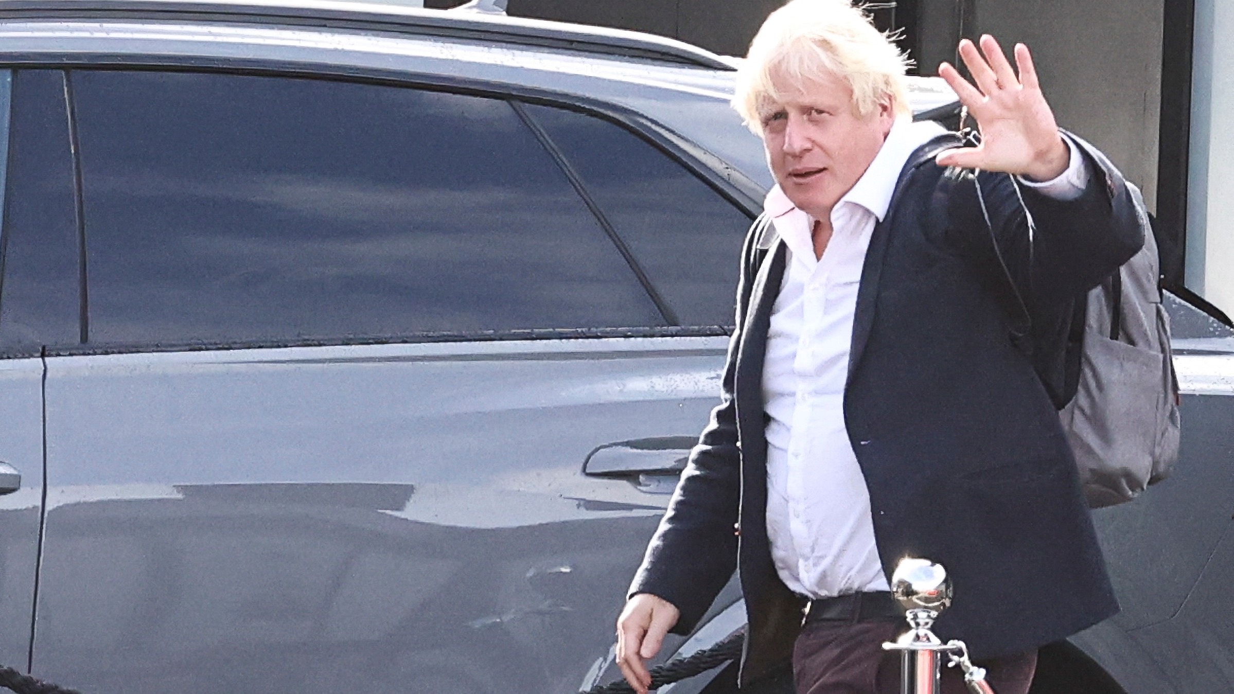 Former British Prime Minister Boris Johnson arrives back in the UK at Gatwick Airport, near London. /Henry Nicholls/Reuters