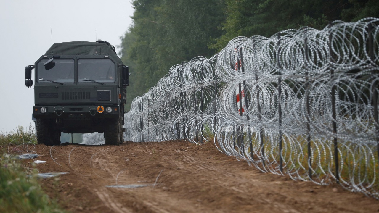 Polish soldiers built this fence on the border with Belarus near the village of Nomiki. /Kacper Pempel/Reuters