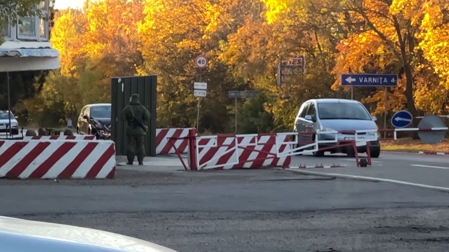 Russian soldiers guard Transnistria's Bender border crossing, about 50km from Moldova's capital Chisinau./CGTN/Johannes Pleschberger