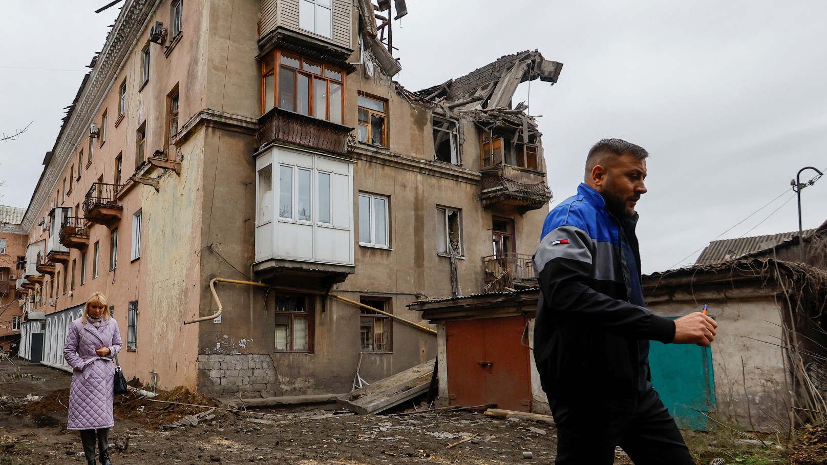 Missile attacks have continued to rain on many Ukraine's towns and cities./ Alexander Ermochenko / Reuters