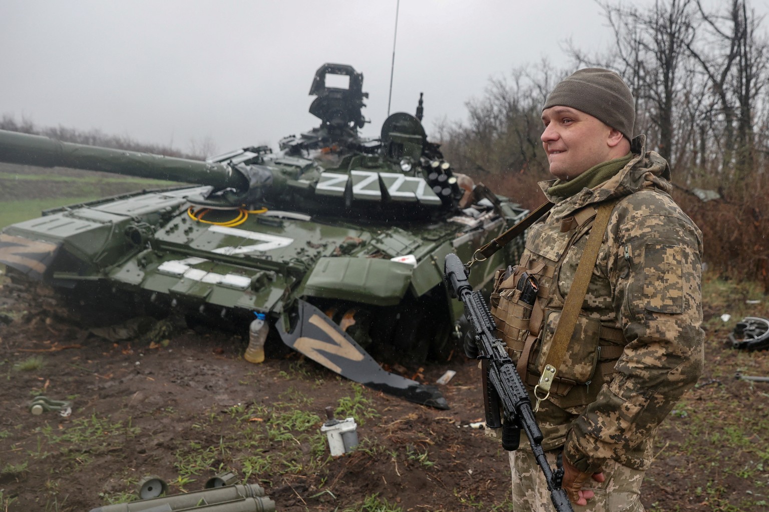 A Russian tank has been left in Donetsk region. /Serhii Nuzhnenko/Reuters