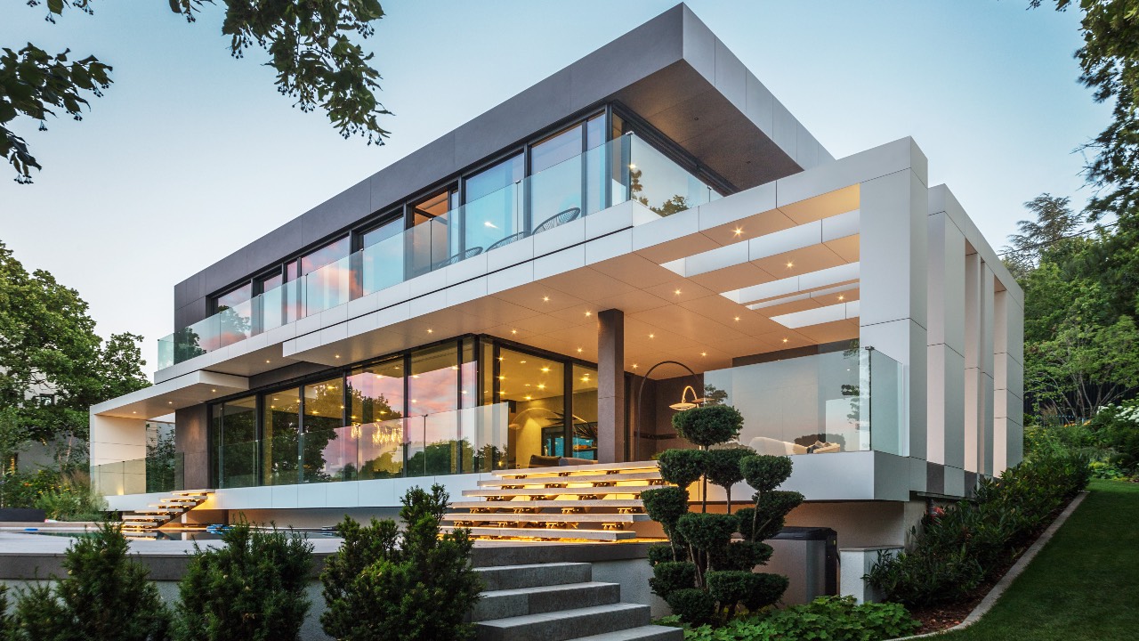 Architect Istvan Benyei's home designs are unlike most. /Benyei architect studio
