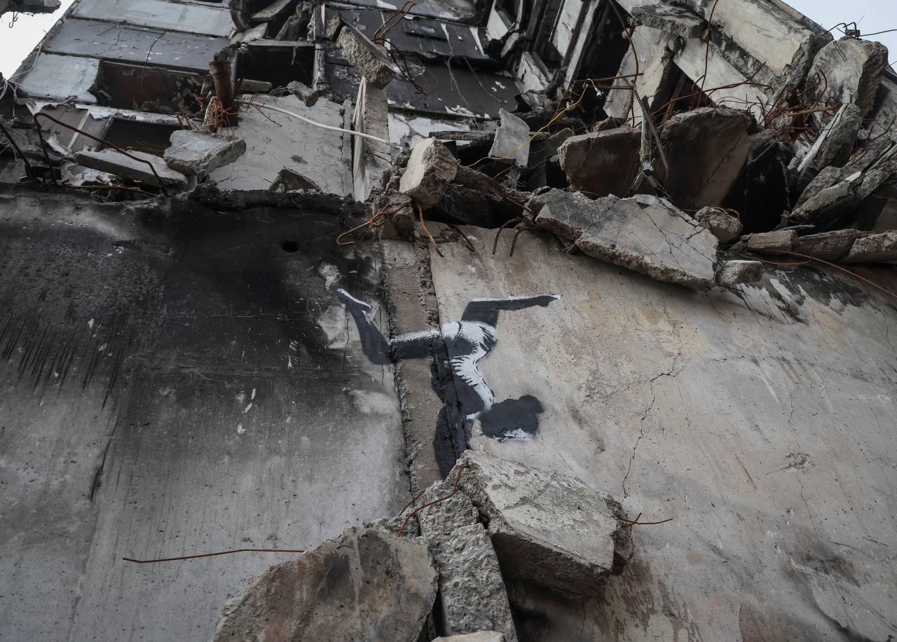 A work of world-renowned graffiti artist Banksy is seen at the wall of destroyed building in the Ukrainian town of Borodianka. /Gleb Garanich/Reuters