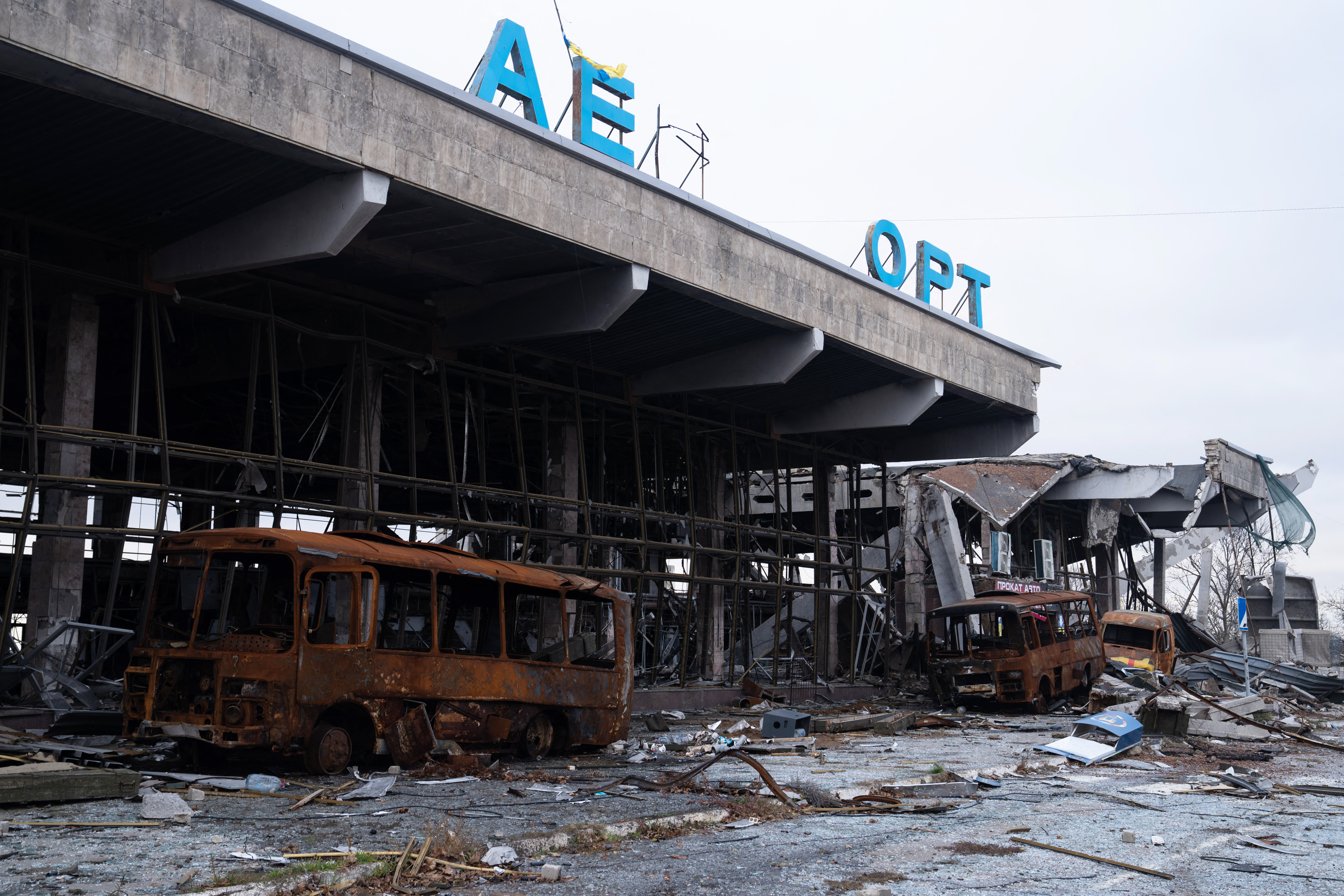 The international airport of Kherson has been destroyed by missiles. 
Ihor TKACHOV / AFP