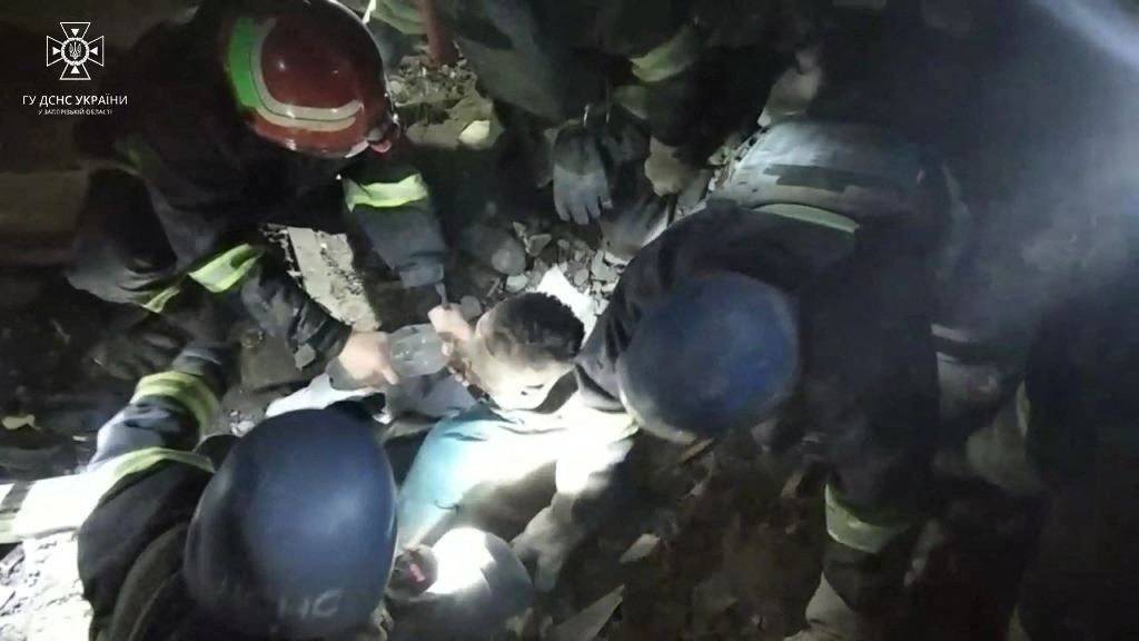 Ukrainian rescuers remove a doctor from the rubble of a hospital maternity ward destroyed by a Russian missile attack in Vilniansk, Zaporizhzhia region. State Emergency Service of Ukraine/Reuters