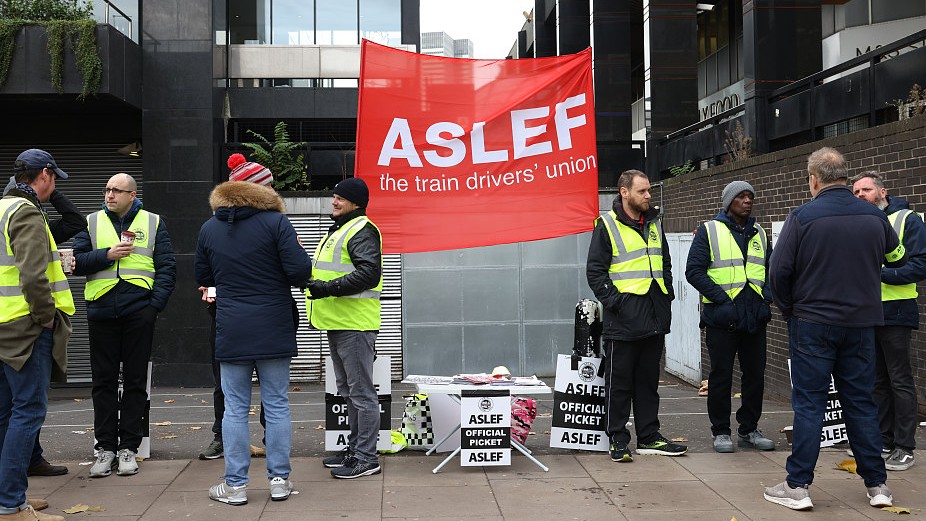 More train strikes hit the UK in the build-up to Christmas. /Hollie Adams/Getty Images