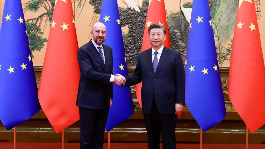 Chinese President Xi Jinping with visiting President of the European Council Charles Michel at the Great Hall of the People in Beijing, capital of China, December 1, 2022. /Xinhua