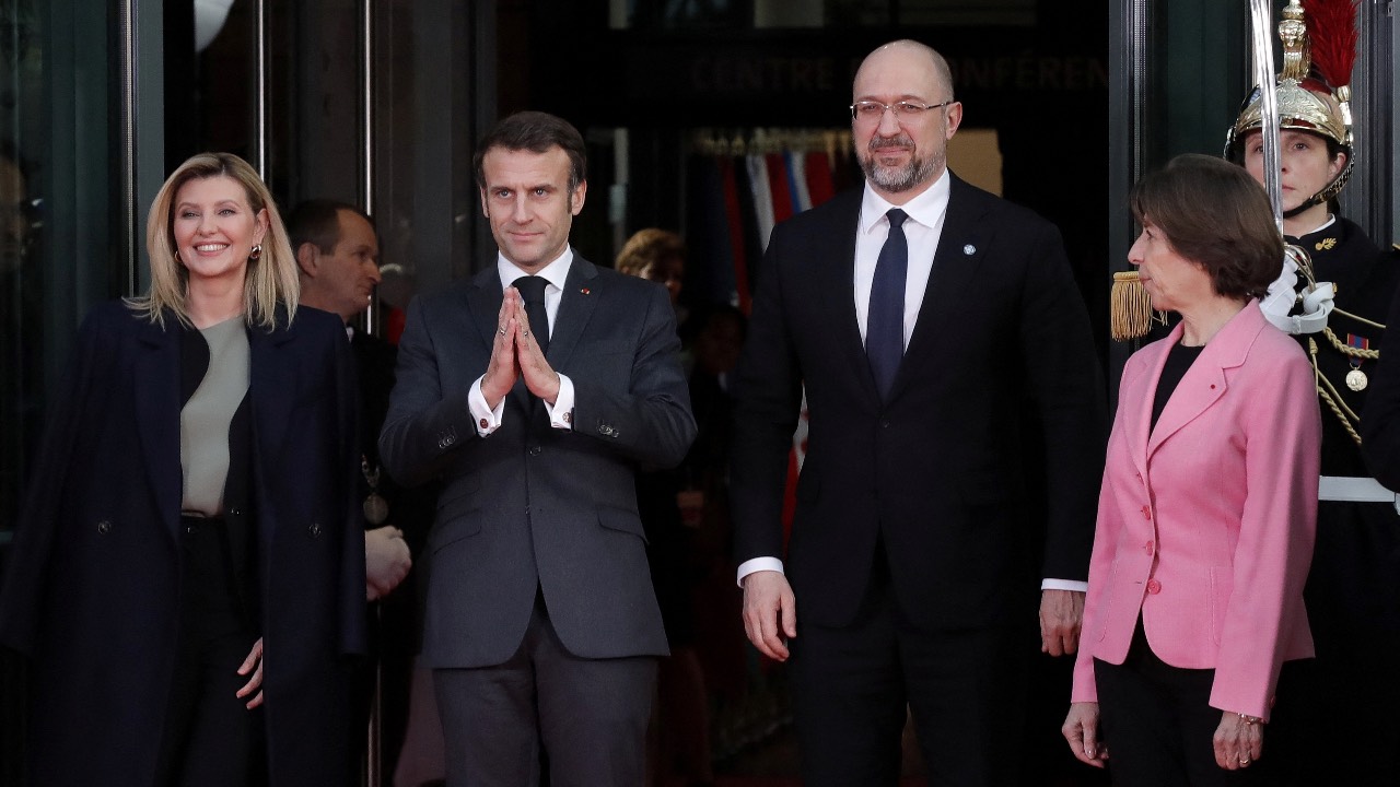 Ukrainian first lady Olena Zelenska (L), French President Emmanuel Macron (C), Ukrainian Prime Minister Denys Shmyhal (2R) and French Foreign Minister Catherine Colonna (R) at the conference. /Teresa Suarez/Reuters