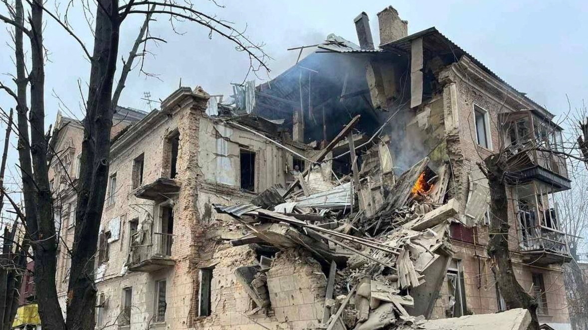 A residential building was damaged after Russia launched one of its largest missile strikes of the war. /Press service of the State Emergency Service of Ukraine/Reuters