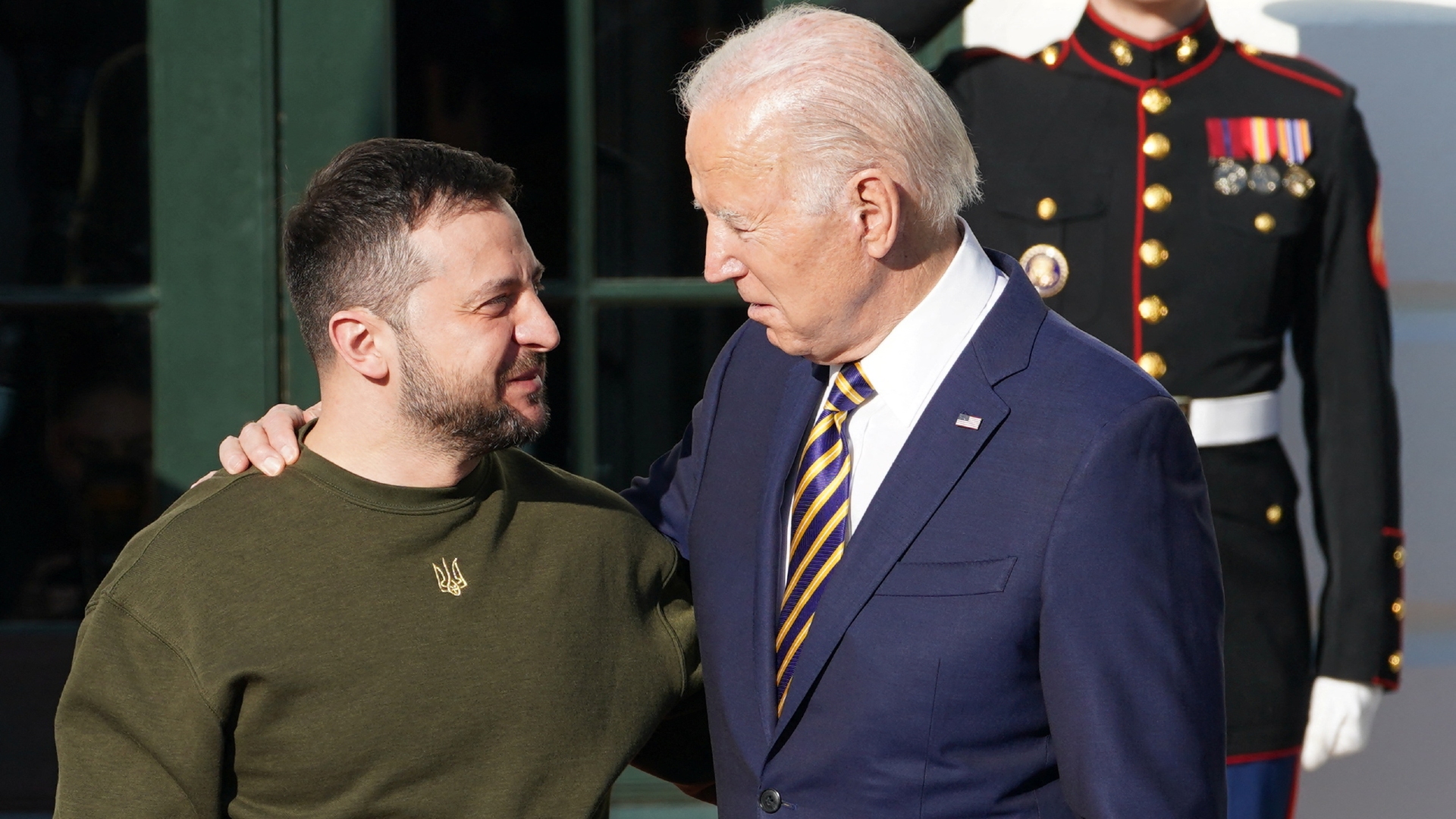 Volodymyr Zelenskyy met Joe Biden on his first visit out of Ukraine since February./ Kevin Lamarque/Reuters
