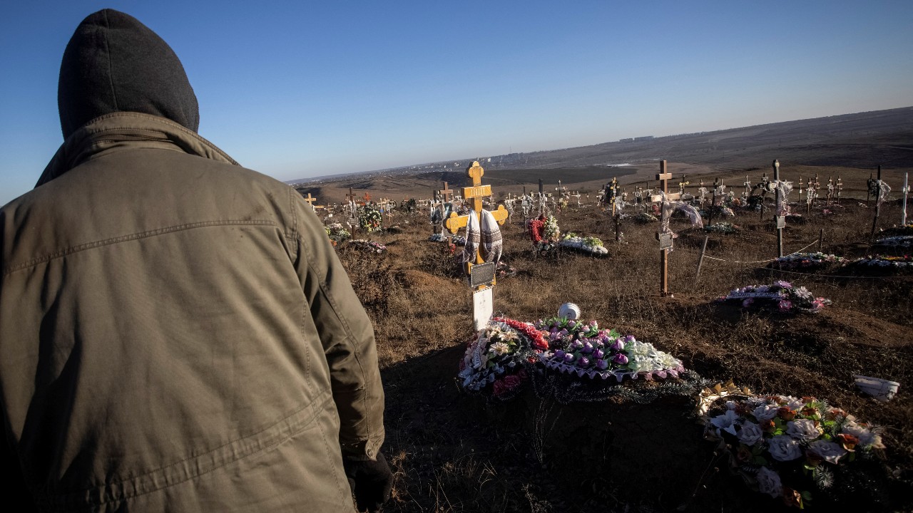 New graves at a cemetery near Bakhmut. /Yevhen Titov/Reuters