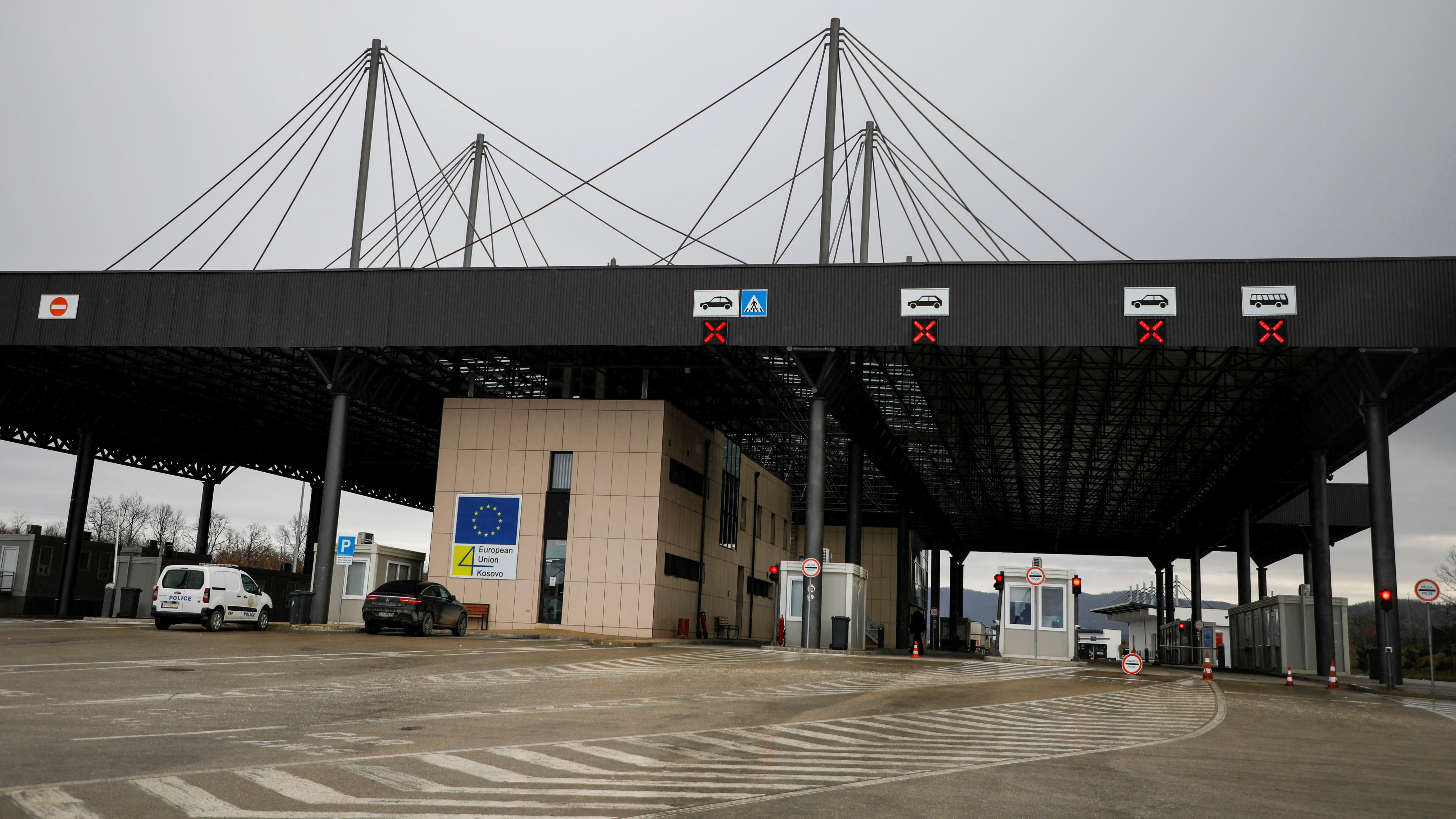 The Merdare border crossing between Kosovo and Serbia is closed after protesters blocked it on the Serbian side. /Reuters/Florion Goga