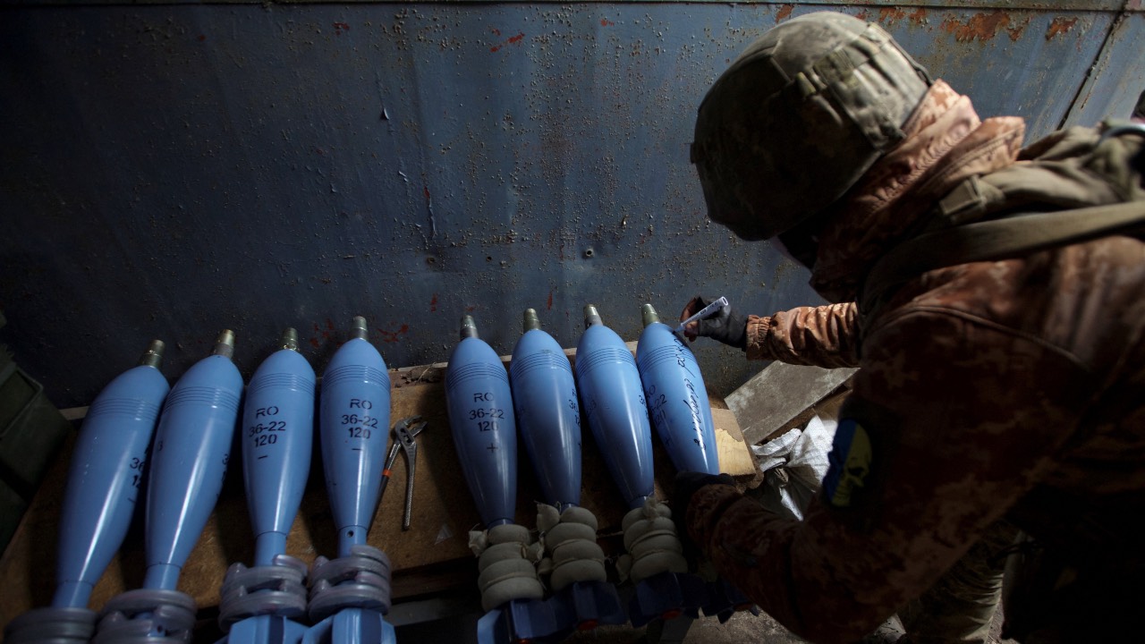 A Ukrainian soldier writes 'Happy New Year' on a mortar shell before firing towards positions of Russian troops, in the outskirts of Bakhmut, Donetsk region. /Anna Kudriavtseva/Reuters