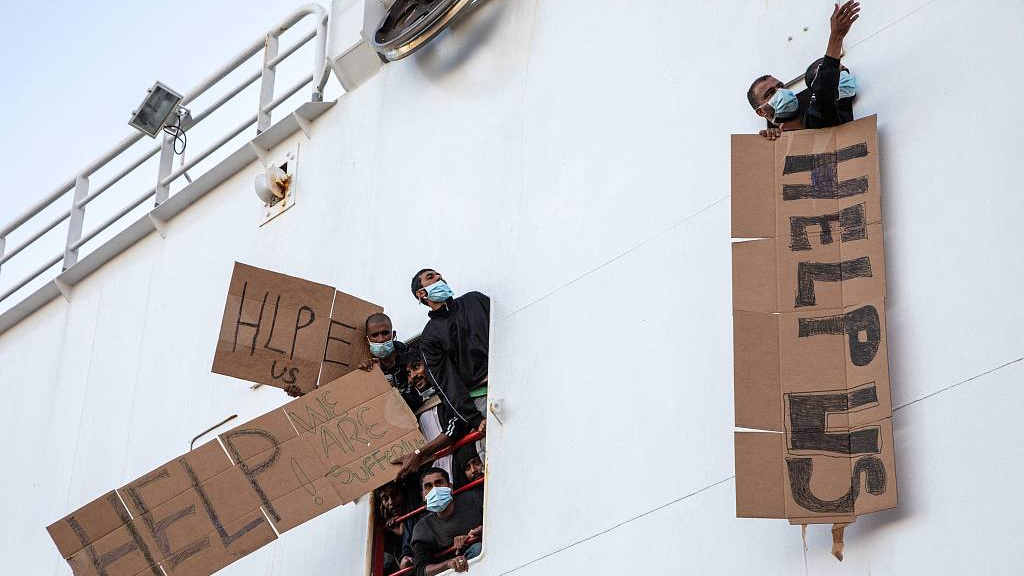 Italy's right-wing coalition refused to allow almost a thousand asylum seekers rescued at sea to disembark. /CFP