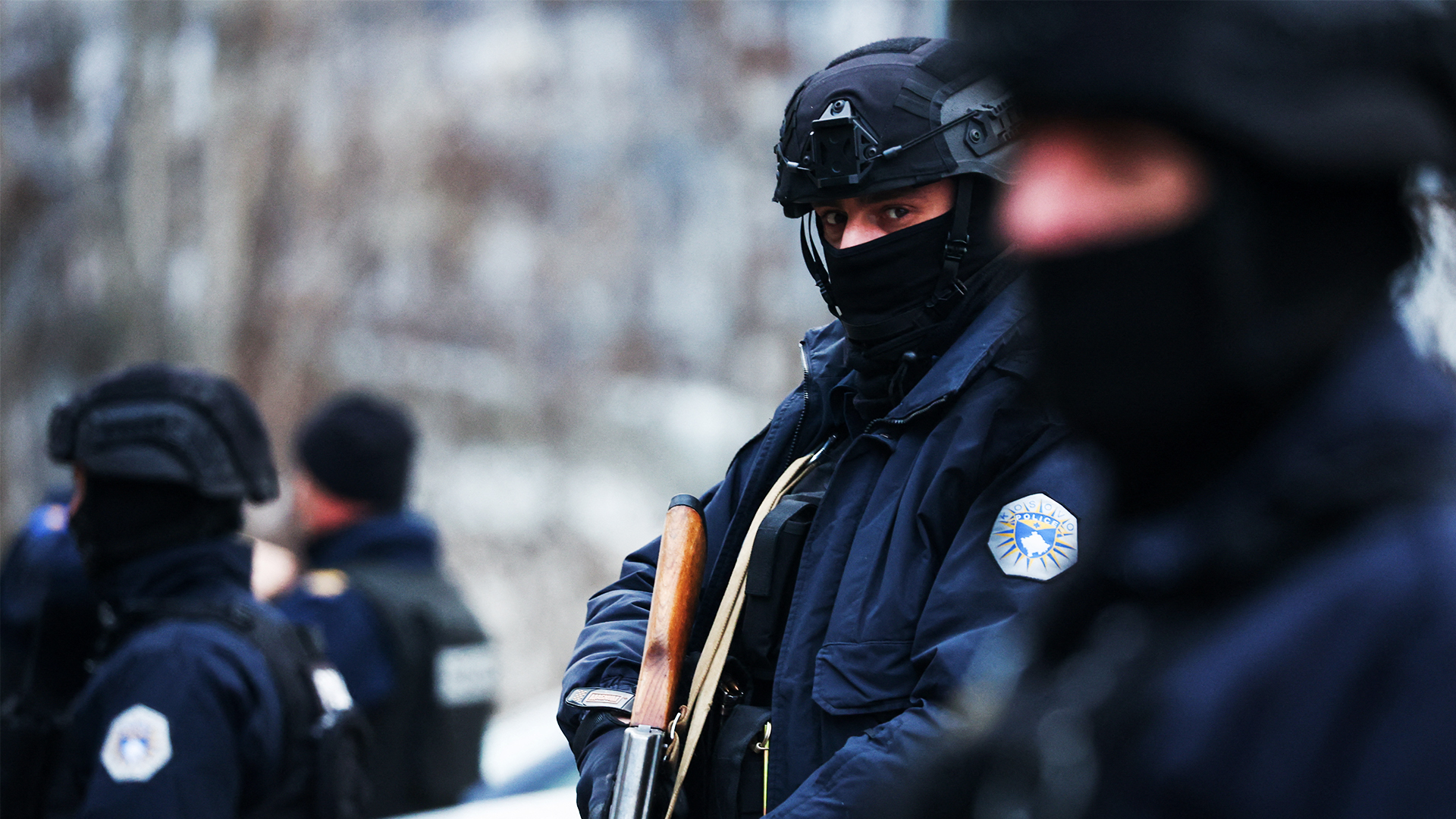 Kosovo police officers on patrol./Florion Goga/Reuters