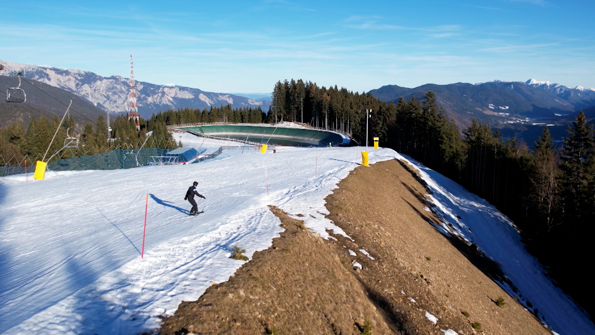 Slopes at Italy's Tarvisio resort descend to 800 meters, where predicted snowfall will turn to rain. /Andreas Gasser/CGTN