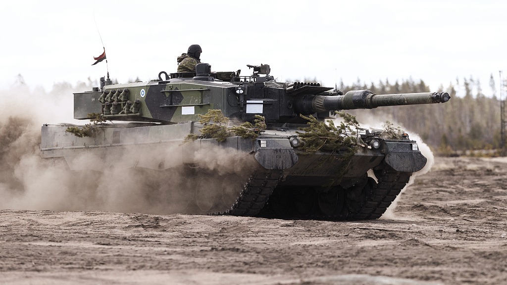 A Leopard 2A6 battle tank during NATO exercises in Finland last year./ Roni Rekomaa/Bloomberg/Getty