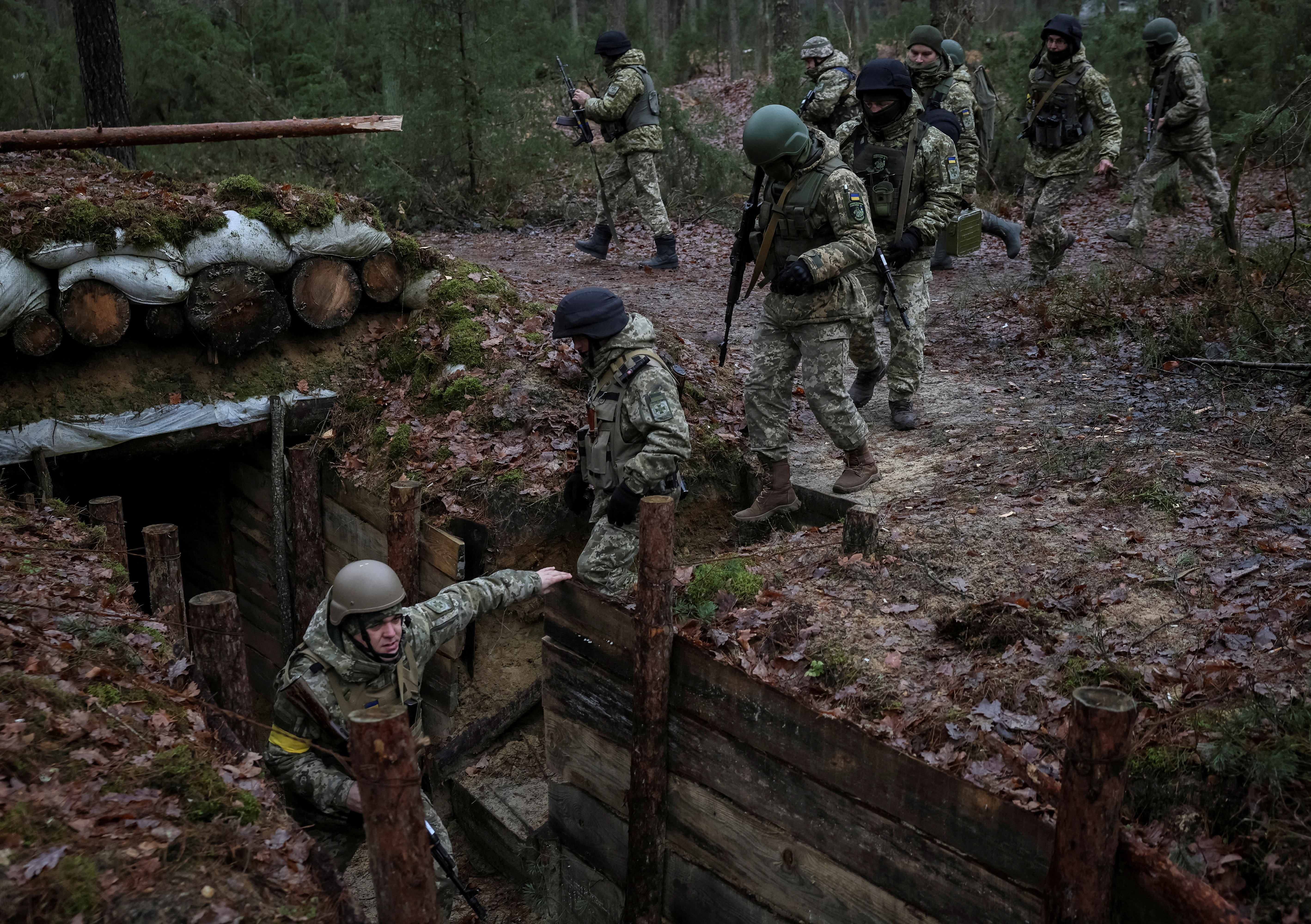 Ukrainian Border Guards at their positions near the border with Belarus. /Gleb Garanich/Reuters