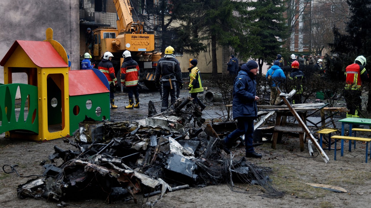 Emergency personnel work at the site of a helicopter crash in the town of Brovary, outside Kyiv. /Valentyn Ogirenko/Reuters
