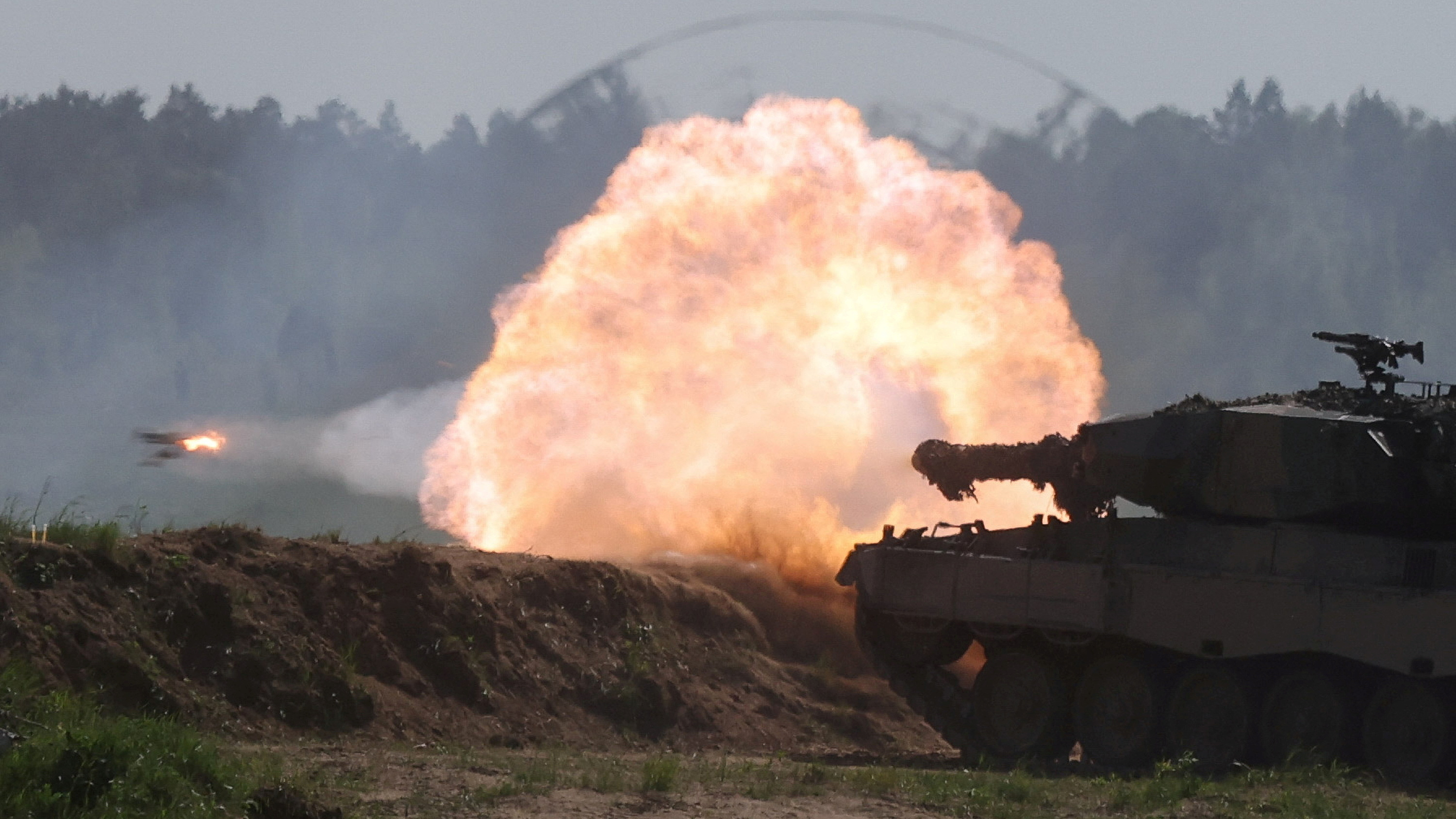 A Polish Leopard 2PL tank fires during Defender Europe 2022 military exercise of NATO troops including French, American, and Polish troops, amid the Russian aggression against Ukraine, at the military range in Bemowo Piskie, near Orzysz, Poland May 24, 2022./REUTERS/Kacper Pempel/File Photo/