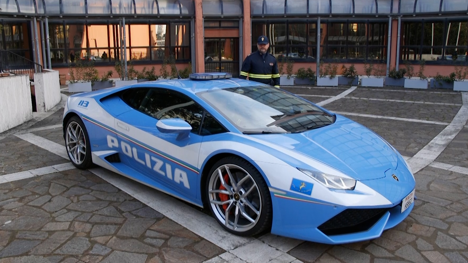 A Lamborghini Huracán police car that's used by Italian police to transport life-saving organs to patients across the country./CGTN Europe/