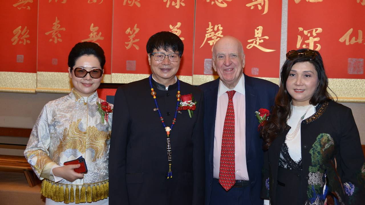 Fo Tao (second from left) at a New York exhibition in 2019. /CGTN