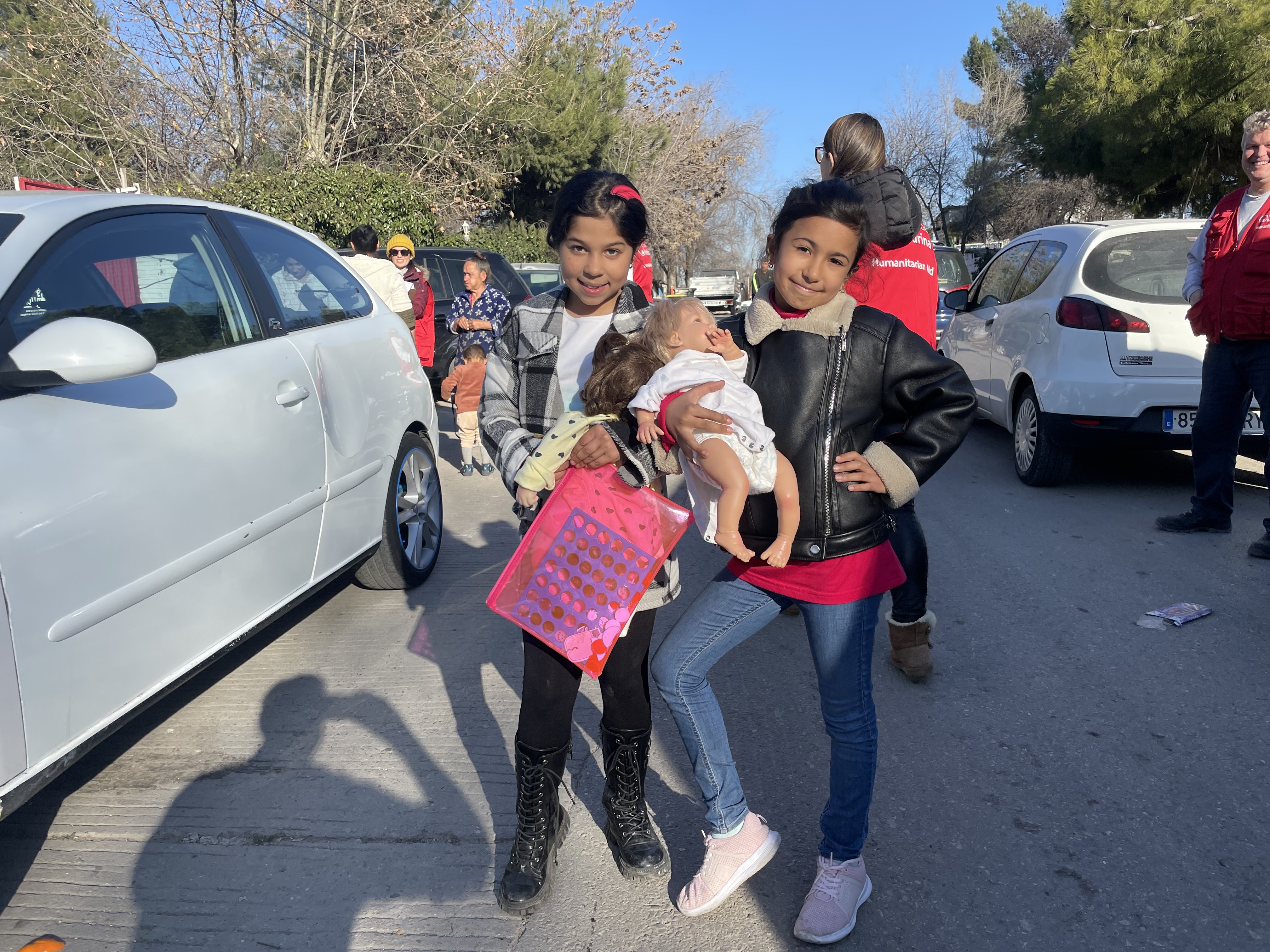 Cañada Real children pose with toys delivered by the Madrina Foundation charity./ CGTN