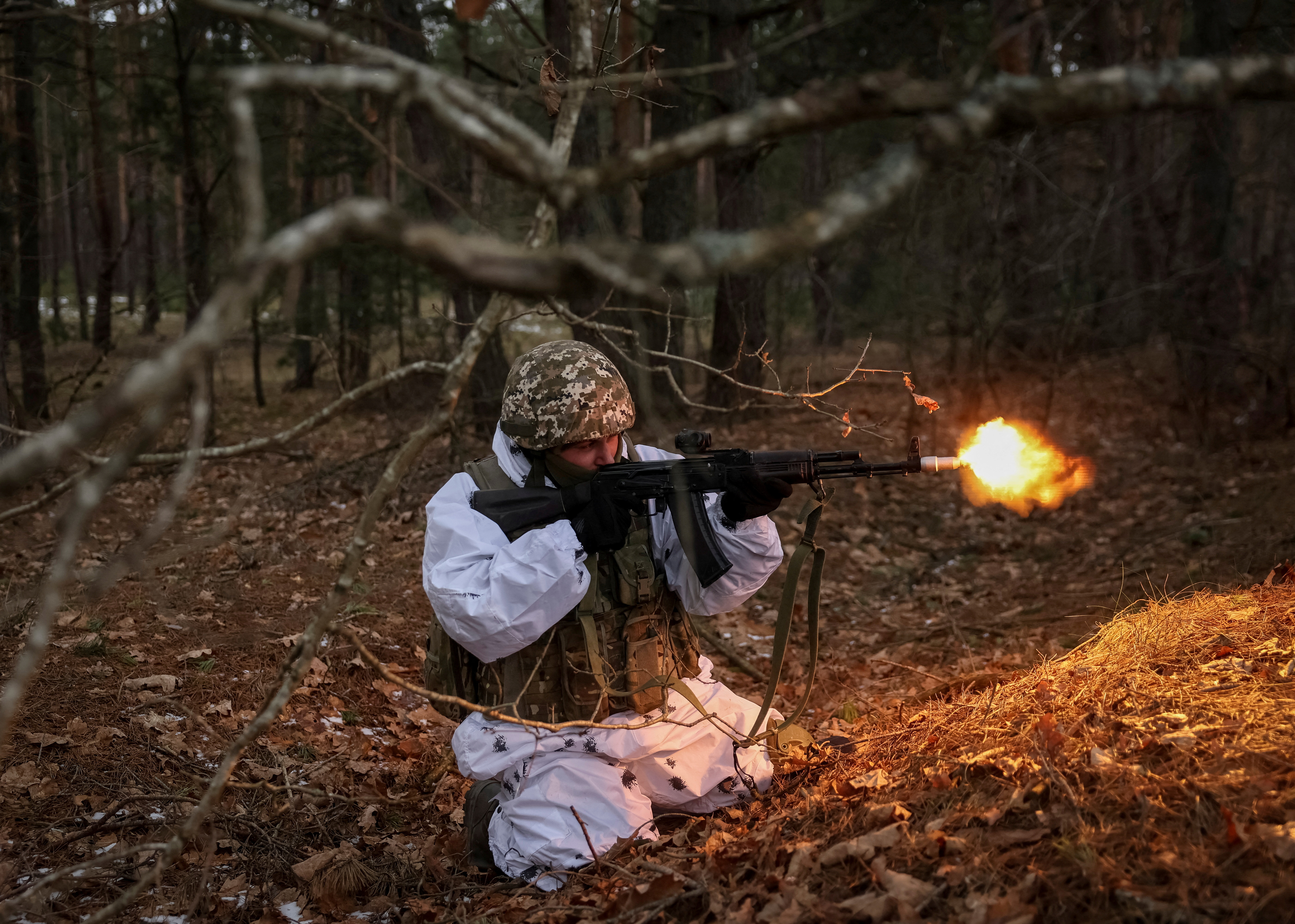 A Ukrainian soldier near the border with Belarus./ Gleb Garanich/Reuters