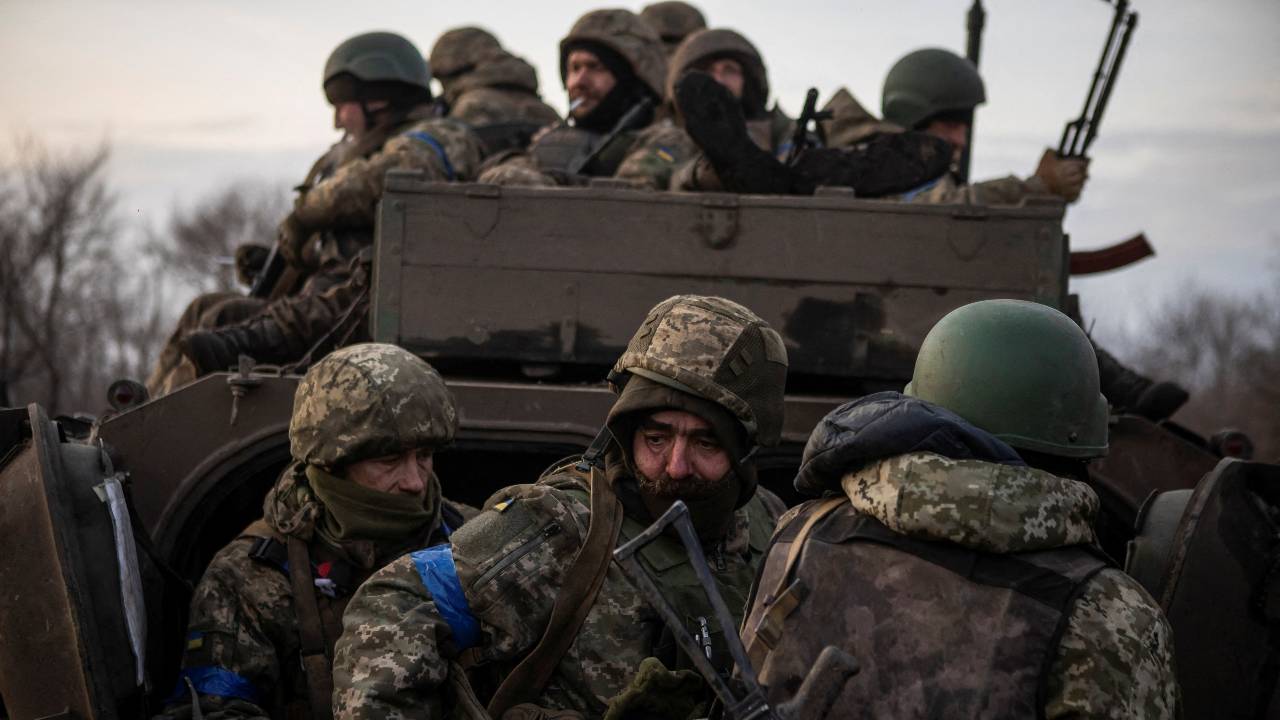 Ukrainian servicemen gather around a BMP-2 infantry fighting vehicle outside the frontline town of Bakhmut. /Yevhenii Zavhorodnii/Reuters
