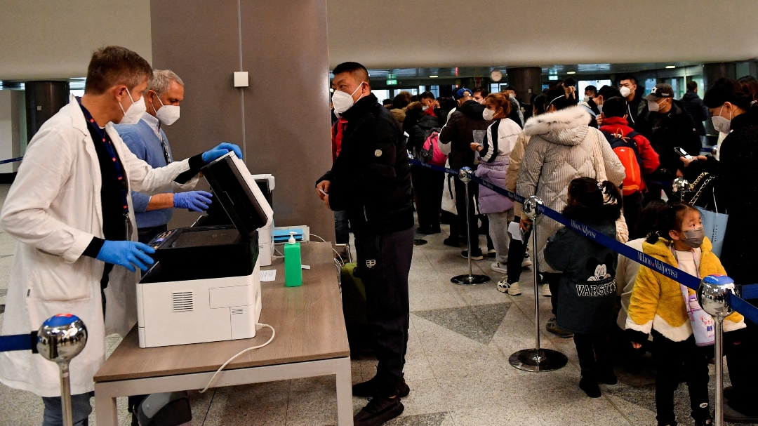 Travelers wait in a COVID-19 testing queue in Milan, but existing measures for people entering the EU from China are set to be eased. Reuters/Jennifer Lorenzini/.