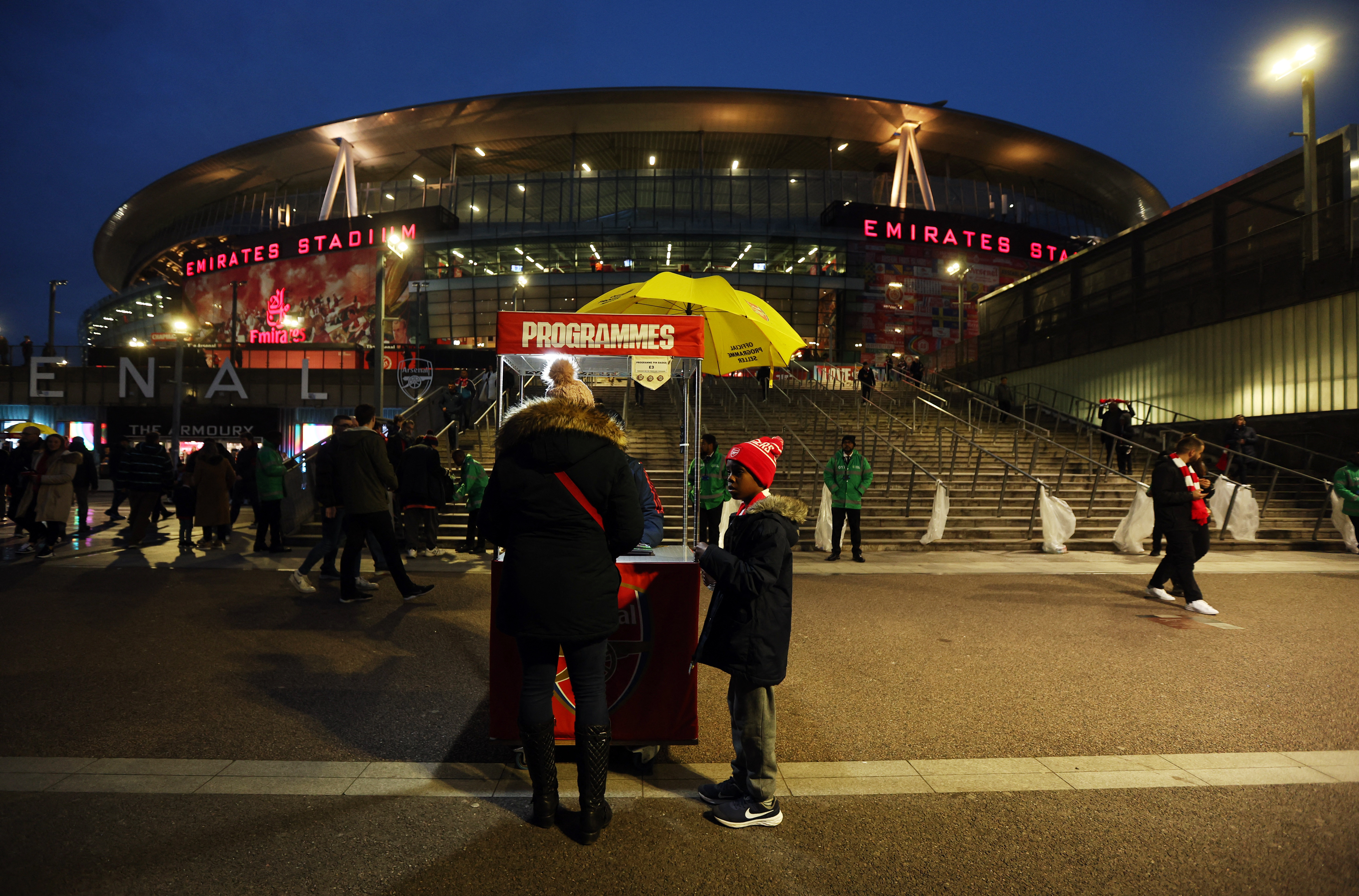 A new reports says that football clubs are missing out on nearly $1 billion in combined revenue by failing to tap into digital revenue streams./Reuters/David Klein.