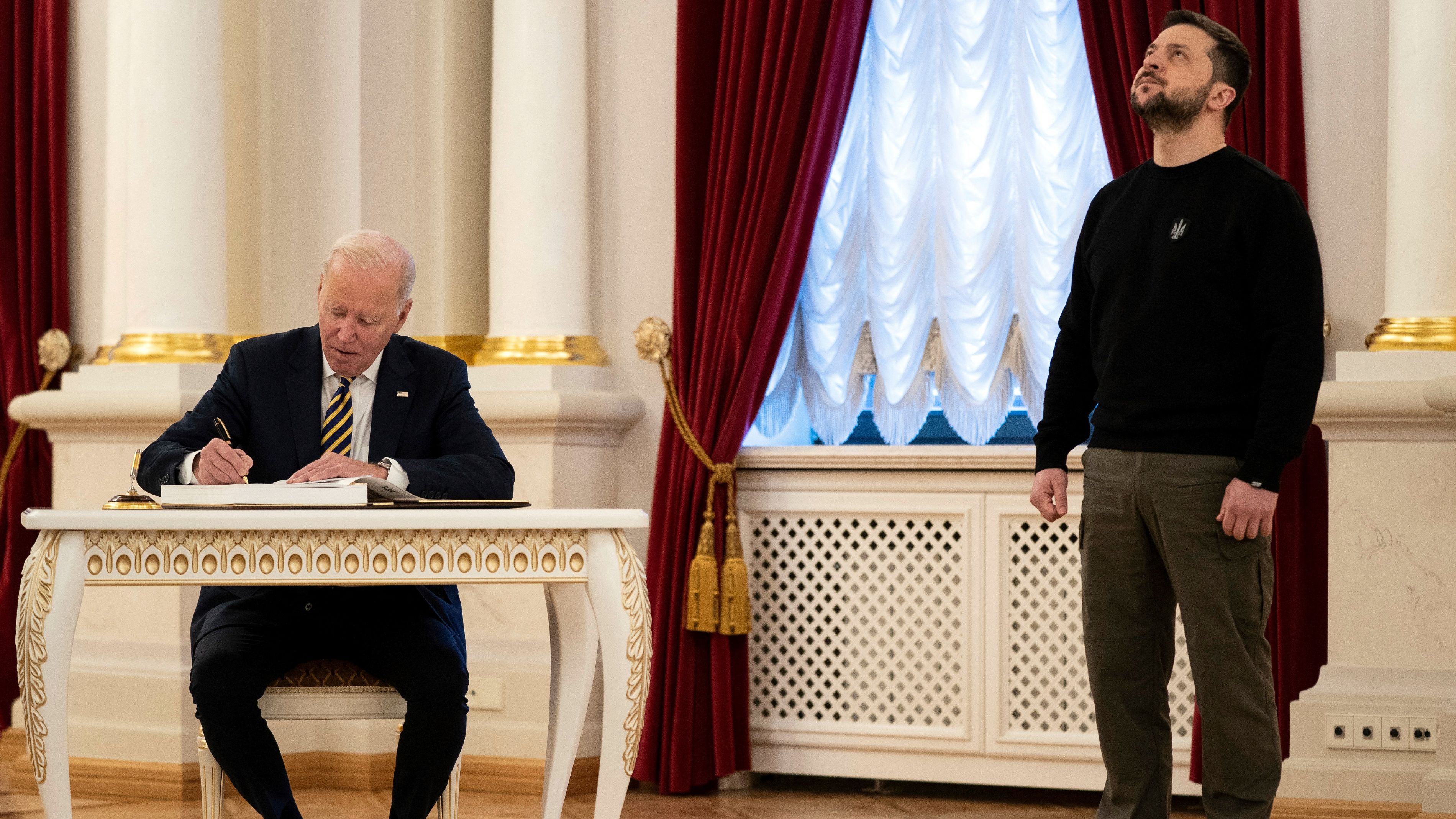 U.S. President Joe Biden met Ukraine President Volodymyr Zelenskyy in Kyiv on Monday./Evan Vucci/AFP