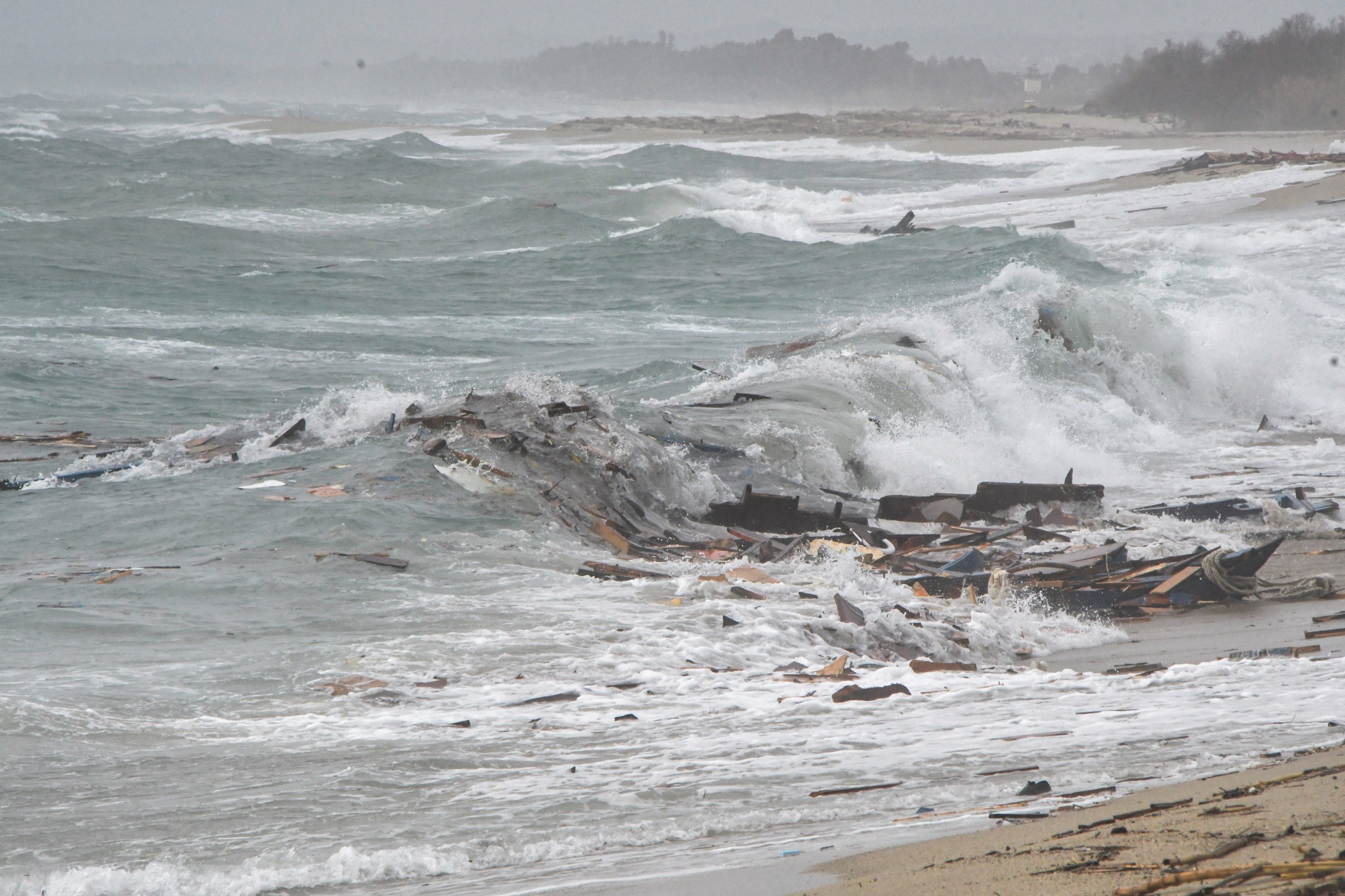 Wreckage from the boat that has washed up ashore. /Giuseppe Pipita/Reuters