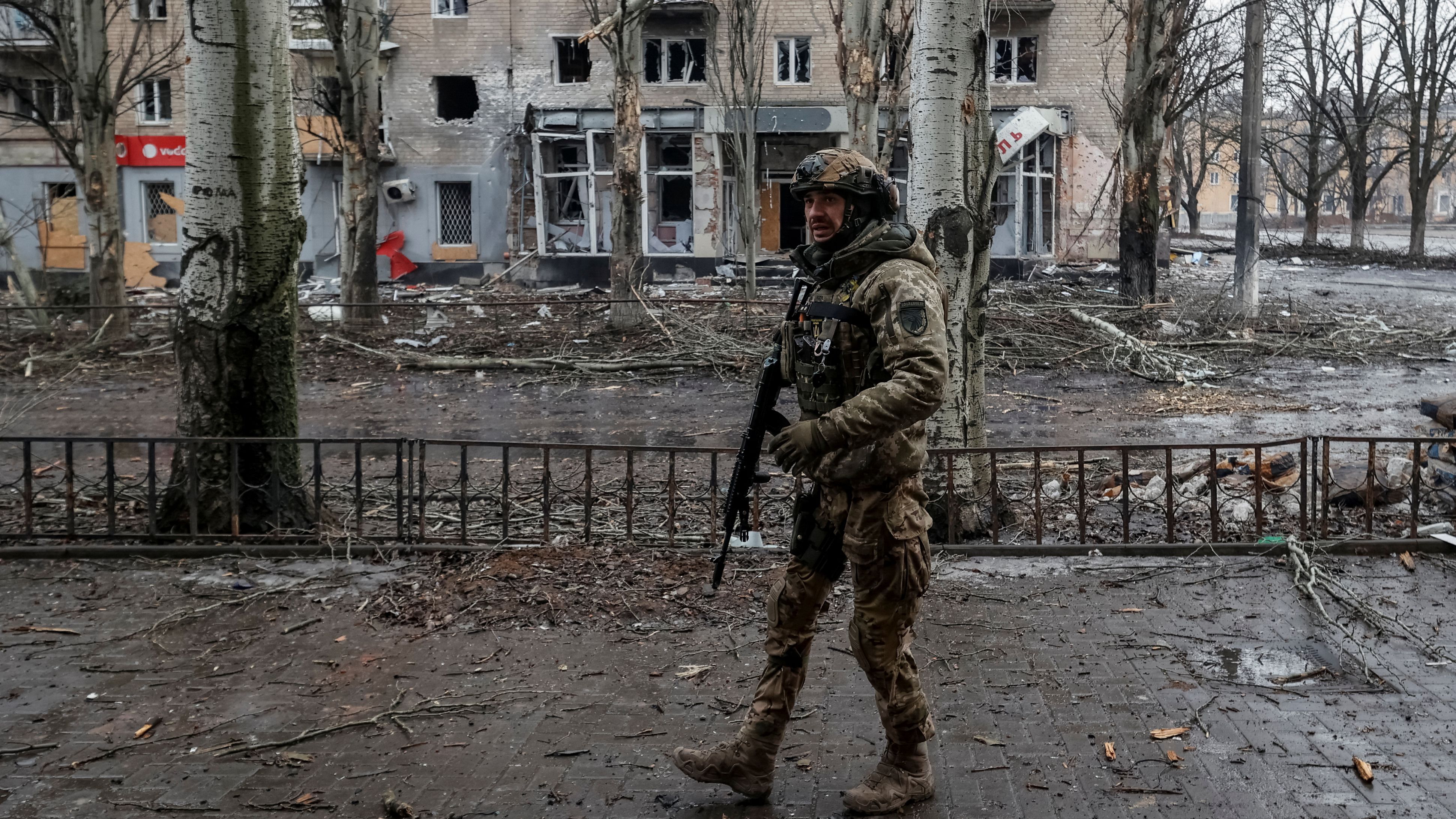 Patrolling the streets of Bakhmut./ Radio Free Europe/Radio Liberty/Serhii Nuzhnenko/Reuters
