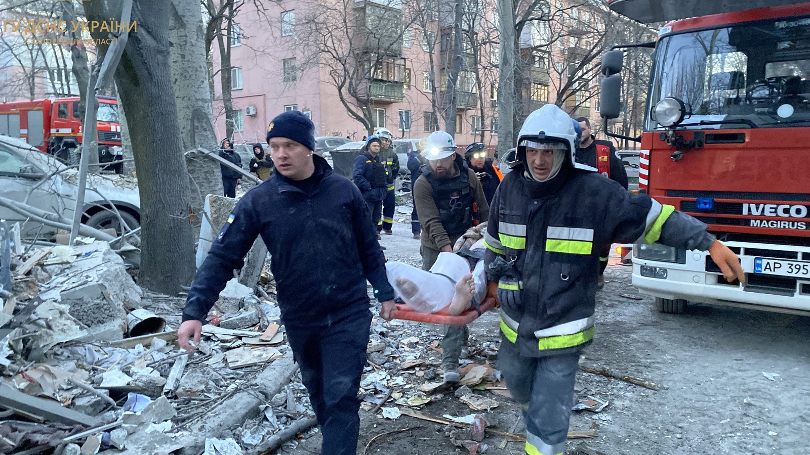 Rescuers and medics carry a man evacuated from a residential building heavily damaged by a Russian missile strike, amid Russia's attack on Ukraine, in Zaporizhzhia. /Pic supplied via third party for Reuters