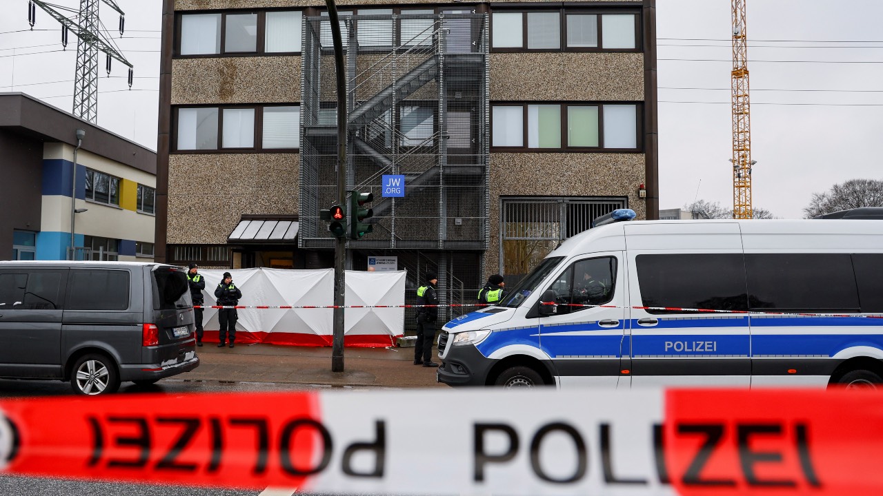 Police officers work at the scene of a deadly shooting at a building housing a Kingdom Hall of Jehovah's Witnesses, in Hamburg. /Fabrizio Bensch/Reuters
