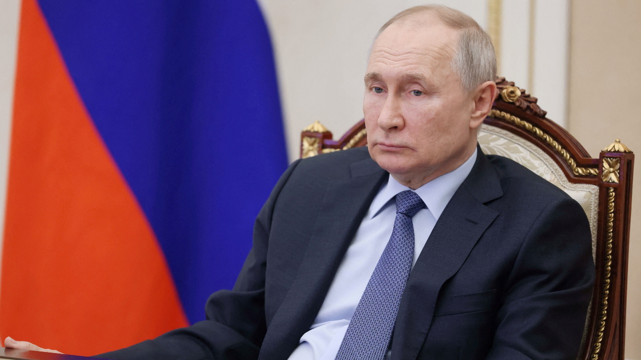 Russian President Vladimir Putin chairs a meeting on the social and economic development of Crimea and Sevastopol, via video link in Moscow. /Sputnik/Mikhail Metzel/Reuters