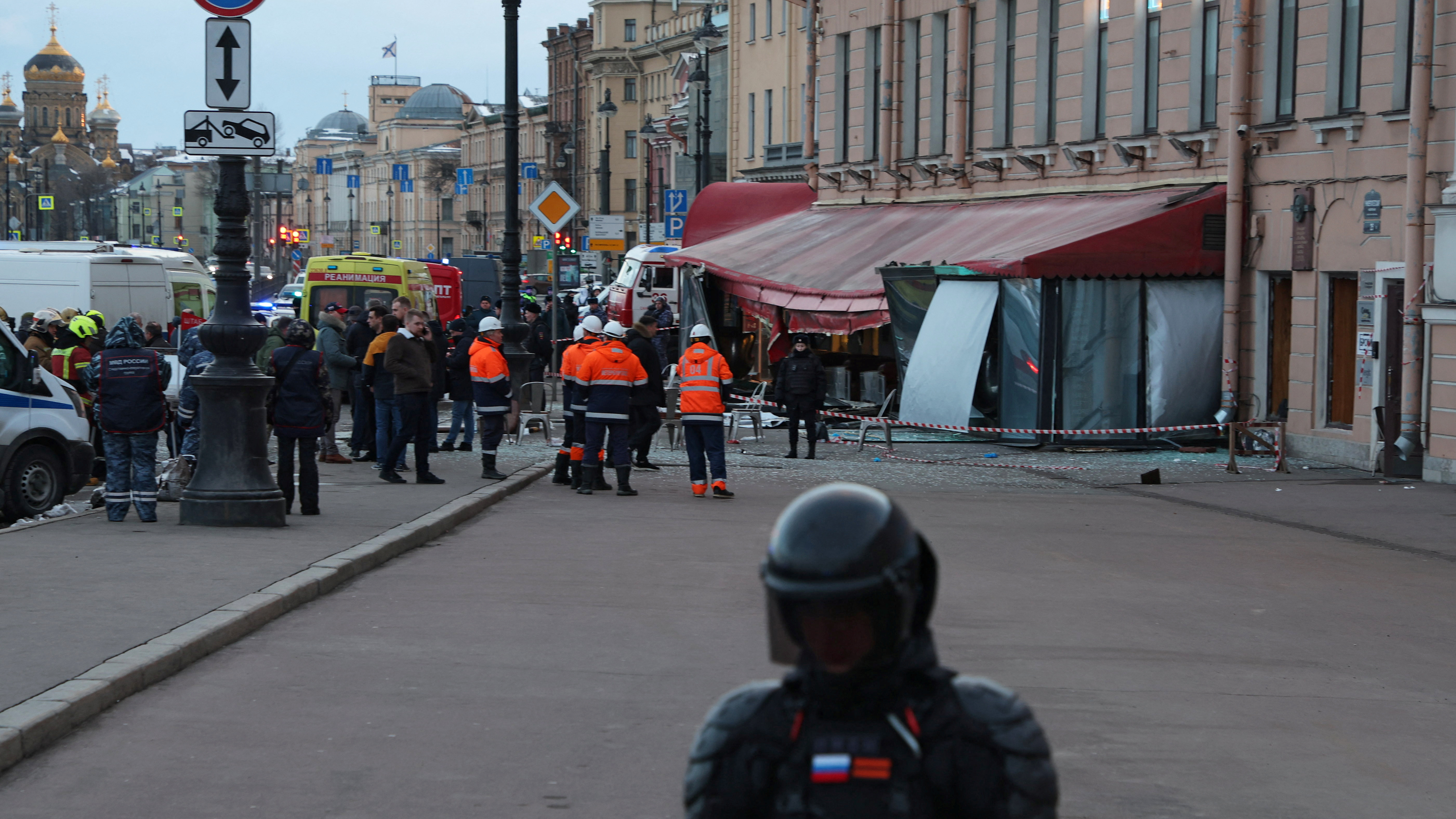 Investigators and members of emergency services work at the explosion site in Saint Petersburg. /Reuters