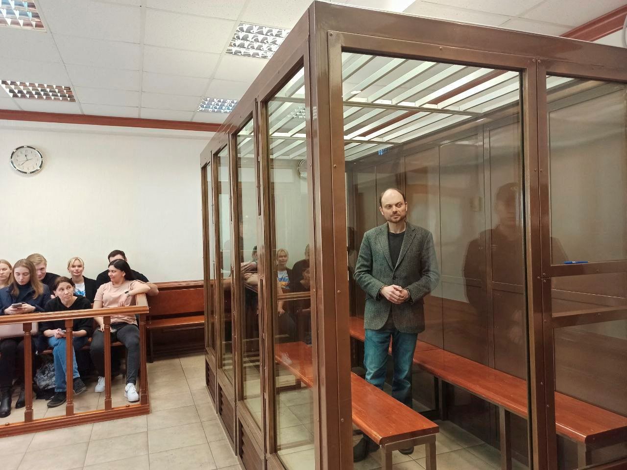 Vladimir Kara-Murza, convicted of treason and discrediting the Russian army, stands inside an enclosure for defendants during a court hearing. /Moscow City Court / Reuters